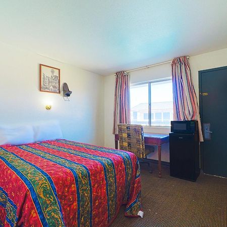 Castle Inn & Suites By Oyo Chickasha Ngoại thất bức ảnh