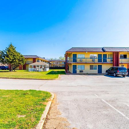 Castle Inn & Suites By Oyo Chickasha Ngoại thất bức ảnh