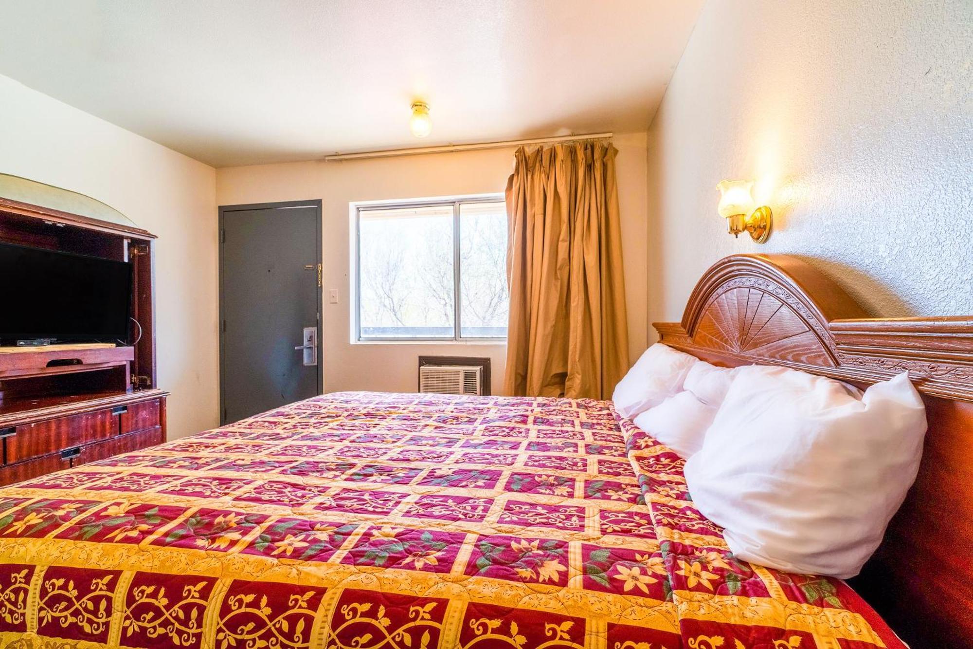 Castle Inn & Suites By Oyo Chickasha Ngoại thất bức ảnh