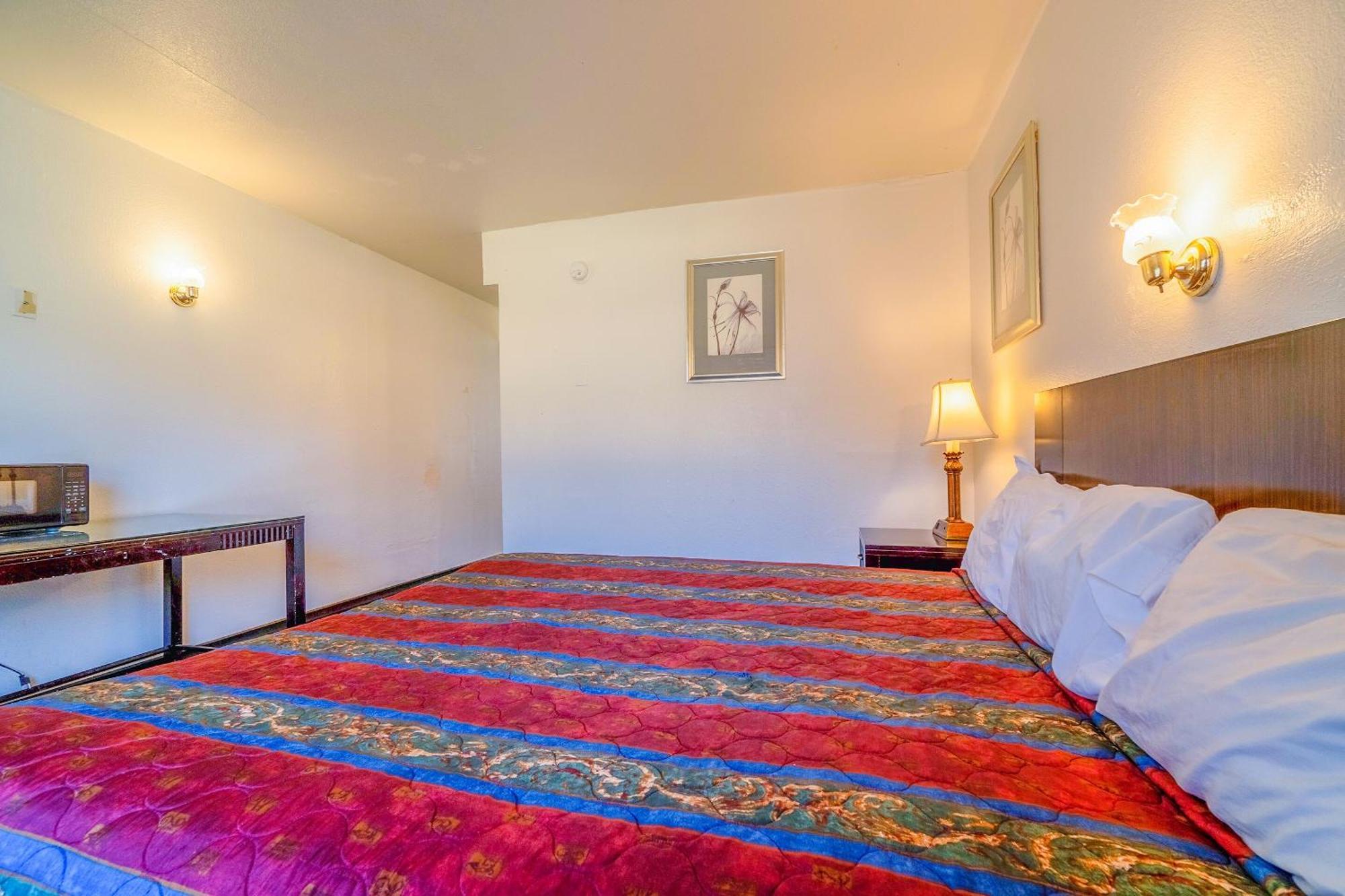 Castle Inn & Suites By Oyo Chickasha Ngoại thất bức ảnh