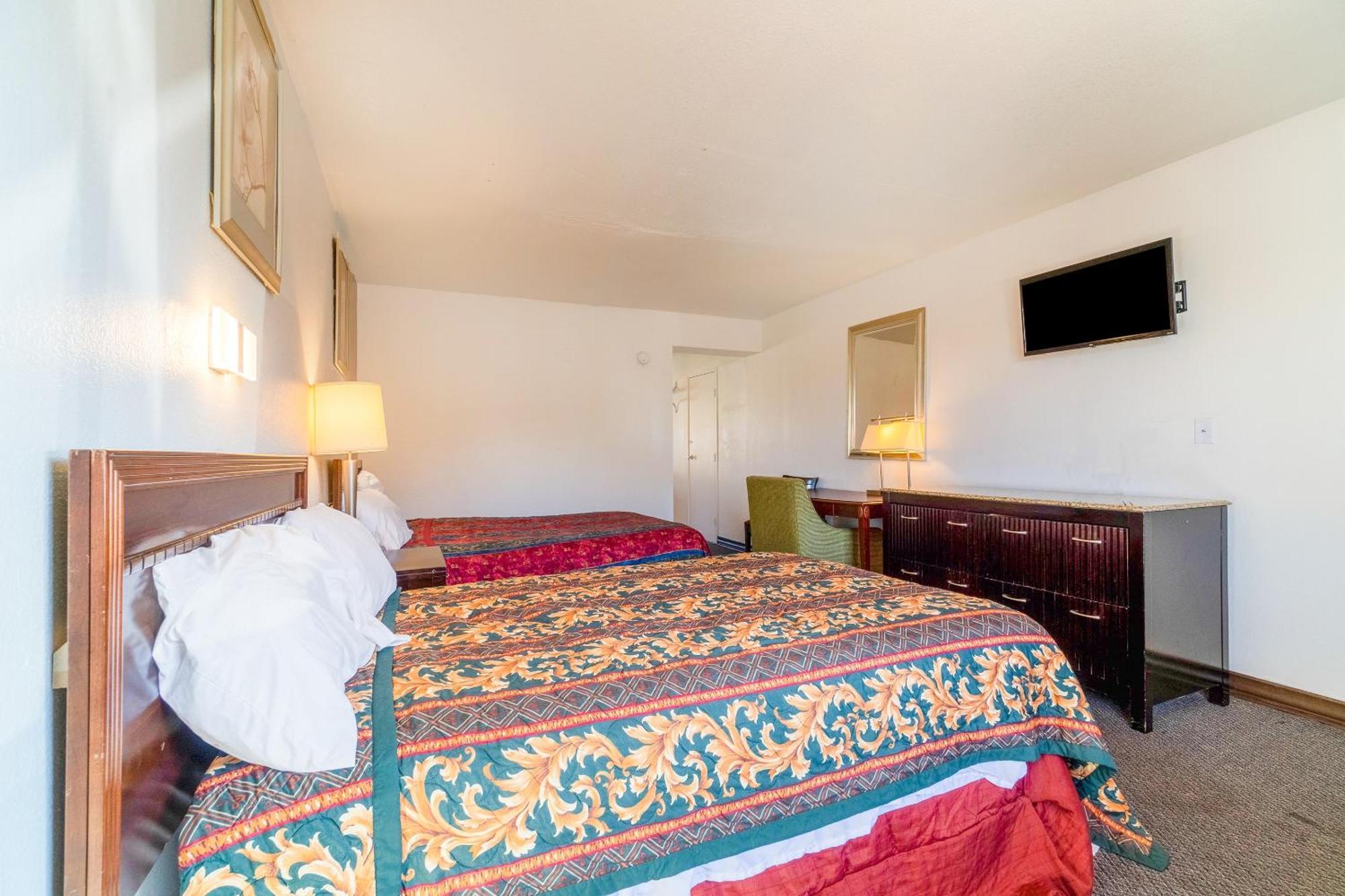 Castle Inn & Suites By Oyo Chickasha Ngoại thất bức ảnh