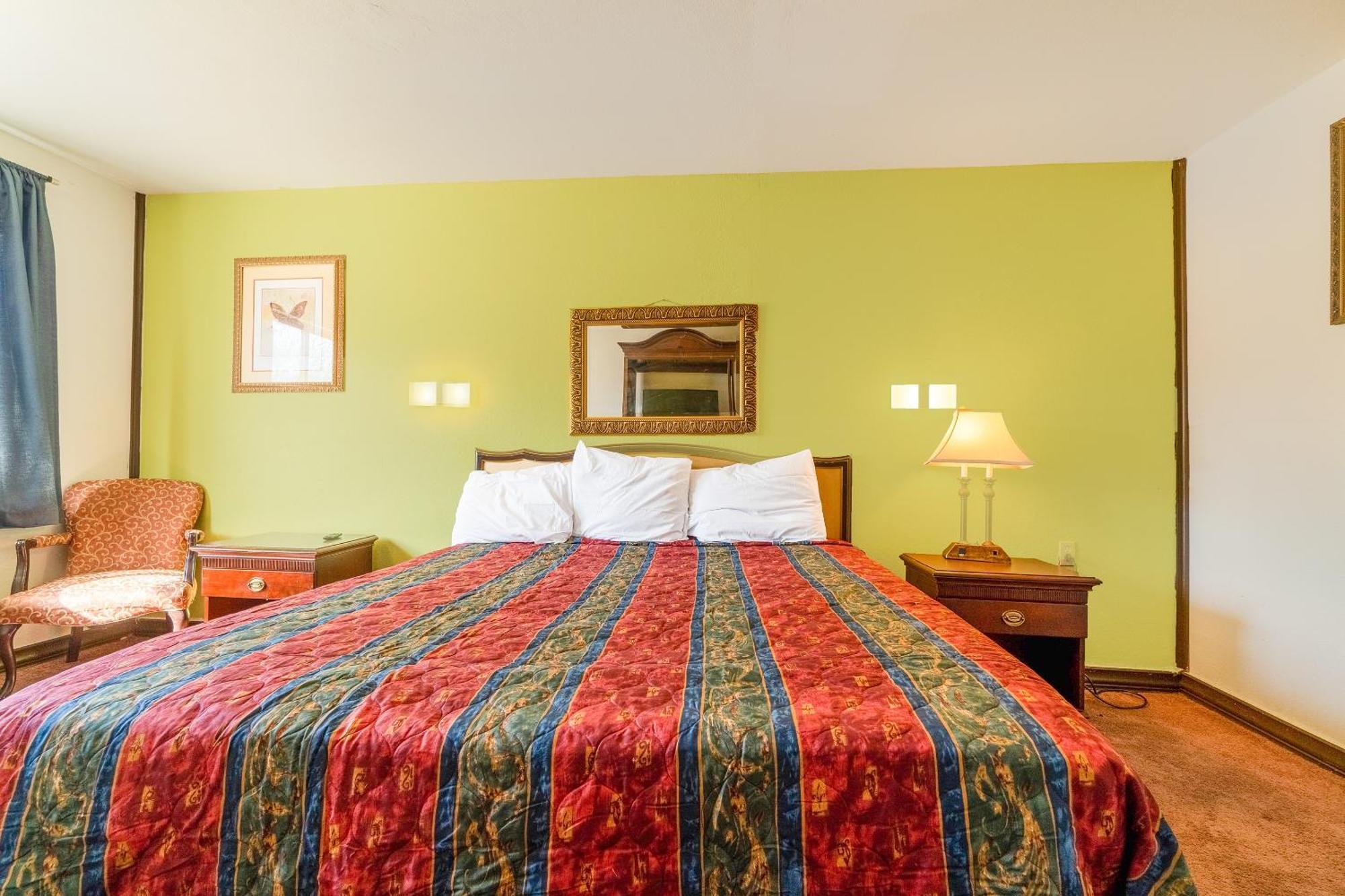 Castle Inn & Suites By Oyo Chickasha Ngoại thất bức ảnh