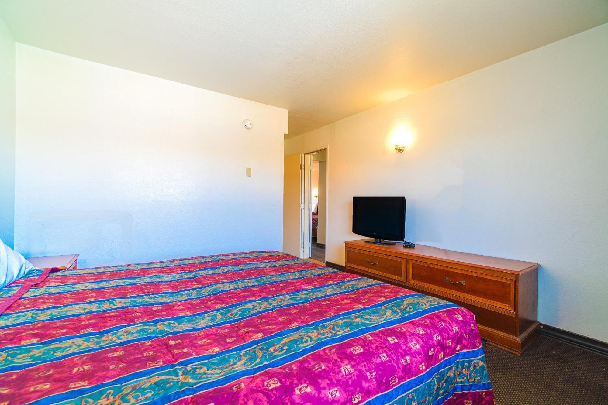 Castle Inn & Suites By Oyo Chickasha Ngoại thất bức ảnh