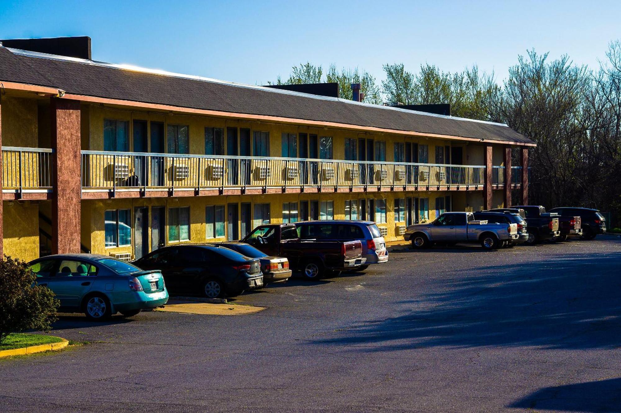 Castle Inn & Suites By Oyo Chickasha Ngoại thất bức ảnh
